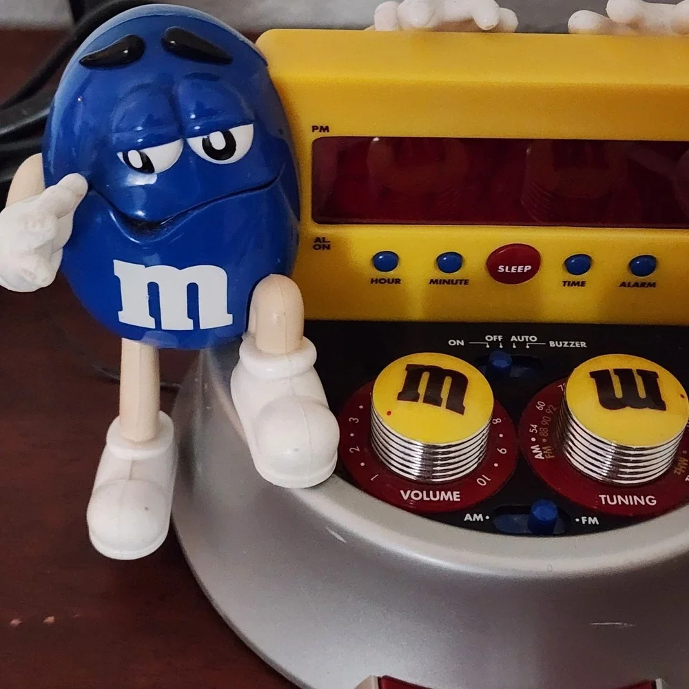 Vintage 2000s M&M's AM/FM Radio Digital Alarm Clock Blue/Red Candies Works